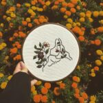 دیوارکوب گلدوزی نیم رخ