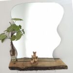 شلف چوبی به همراه آینه دیواری